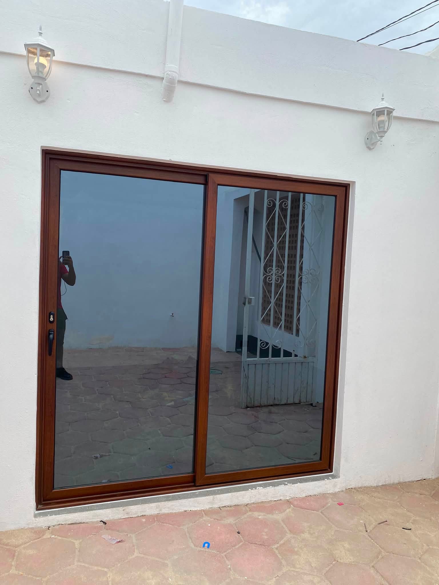 Puertas corredizas de vidrio instaladas por MGlass